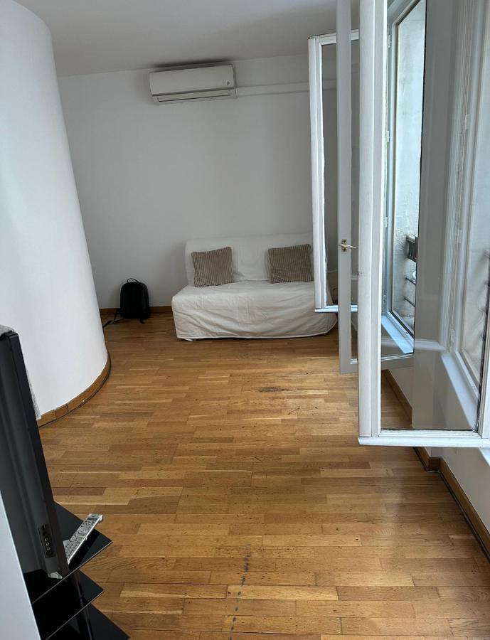 2 Pieces Champs-elysees Appartement Parijs